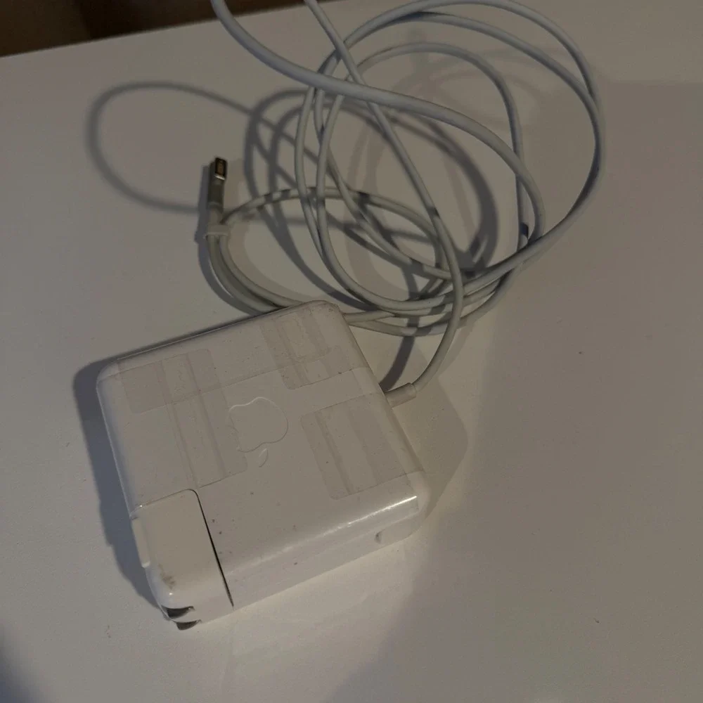 Apple 85W MagSafe Power Adapter MacBook Pro Charger‎ A1343 L-Shape White